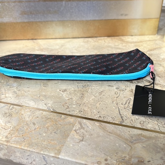 New! Kendall & Kylie Cosmetics Pouch - Picture 4 of 5